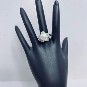 Silver Tone Clear Rhinestones And Faux Pearl Floral Statement Ring Size 6 (R448)